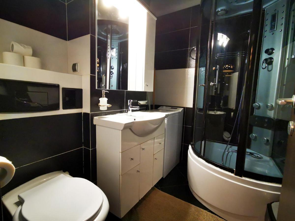 Studio G By Mrg Apartments Bucarest Esterno foto